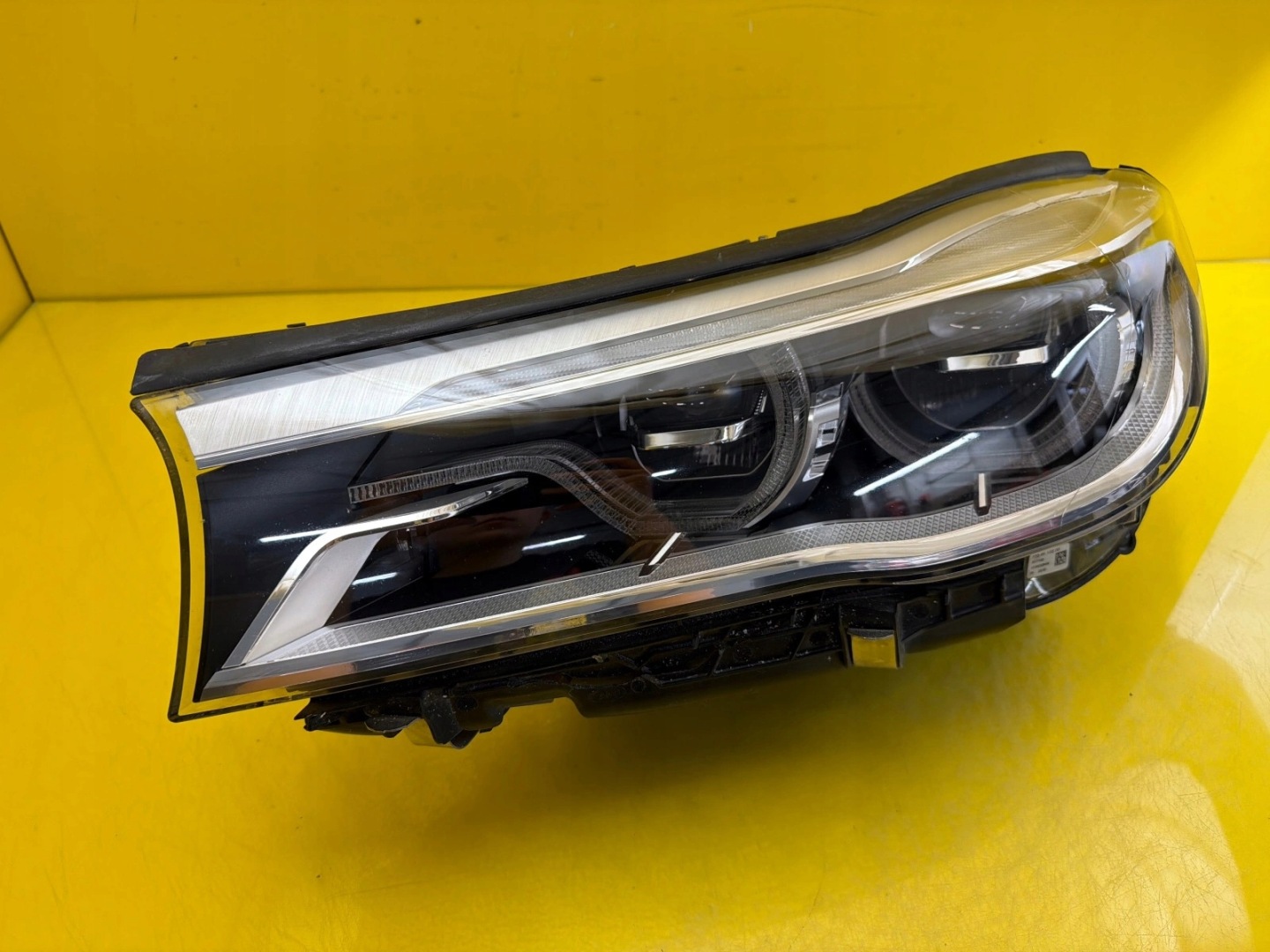 light left front BMW 7 G11 G12 Adaptive Led 7483243-01