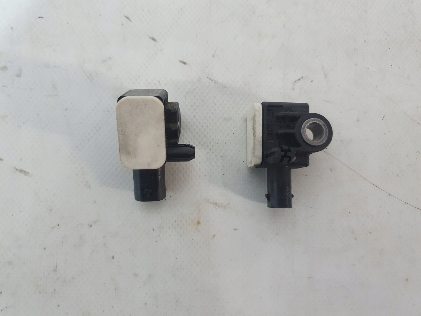 DODGE CHARGER CHALLENGER DURANGO impact sensor A1668210151 56054085AA