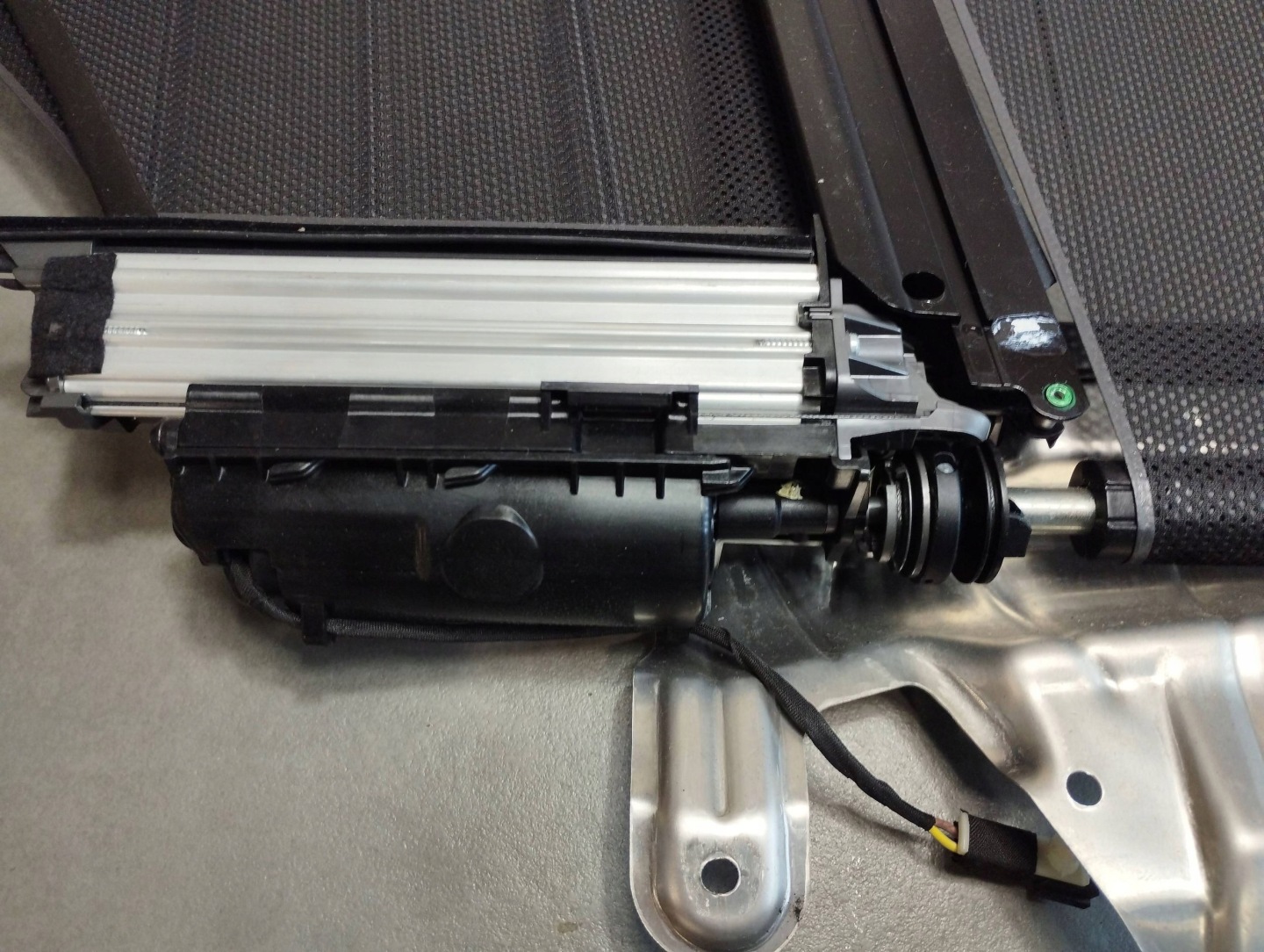 BMW 7 G11 blinds PRZECIWSLONECZNA right rear part