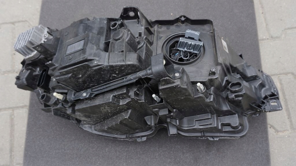VOLVO S90 V90 CC - front light left front FULL LED