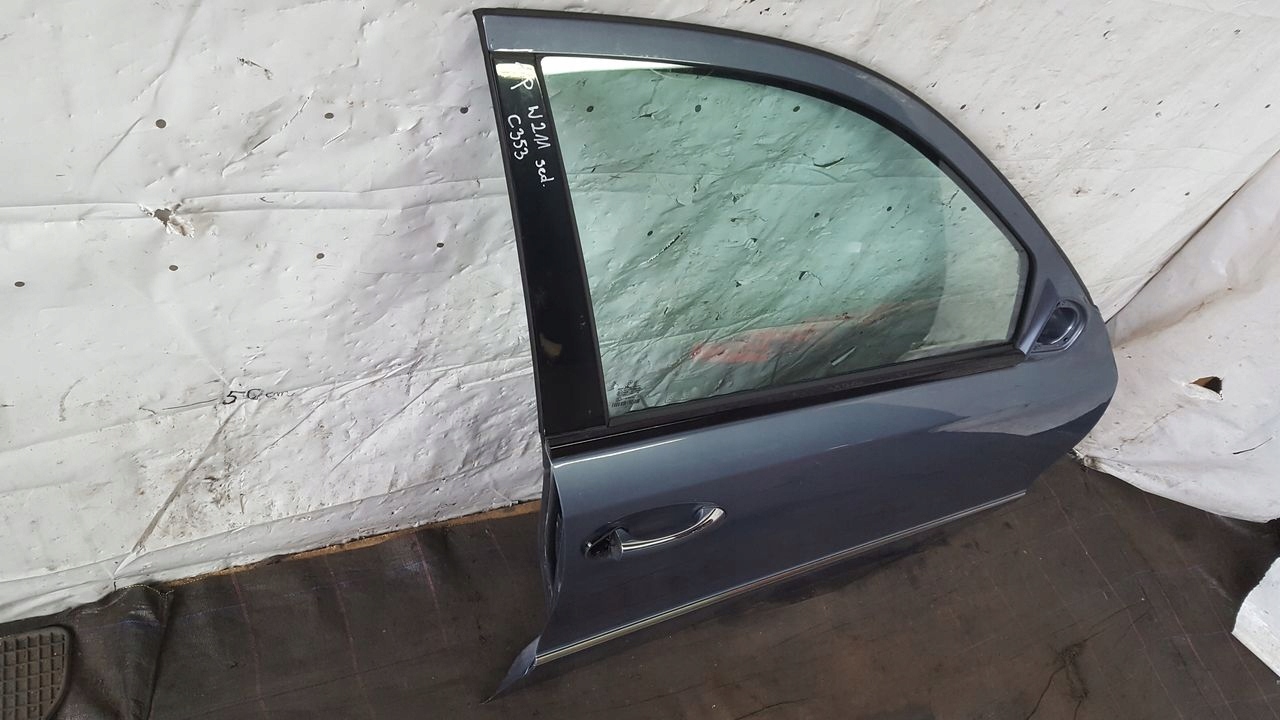 dveře předek přední pravé Mercedes W211 C353