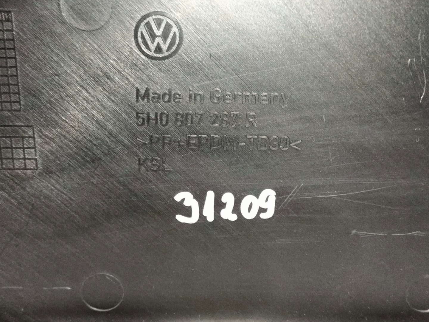pad below tablice registration front VW GOLF VIII 8 LIFT 23