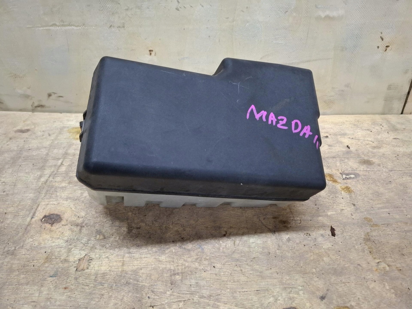 Kasten der Sicherungen Mazda 5 facelift 2008 C27066760