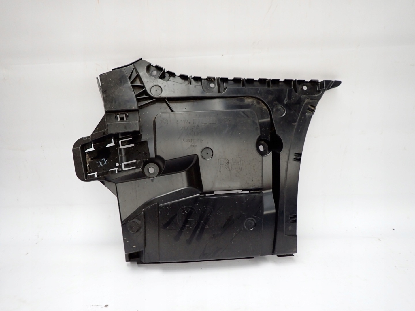 BMW 5 G31 16-20 bumper bracket right rear part