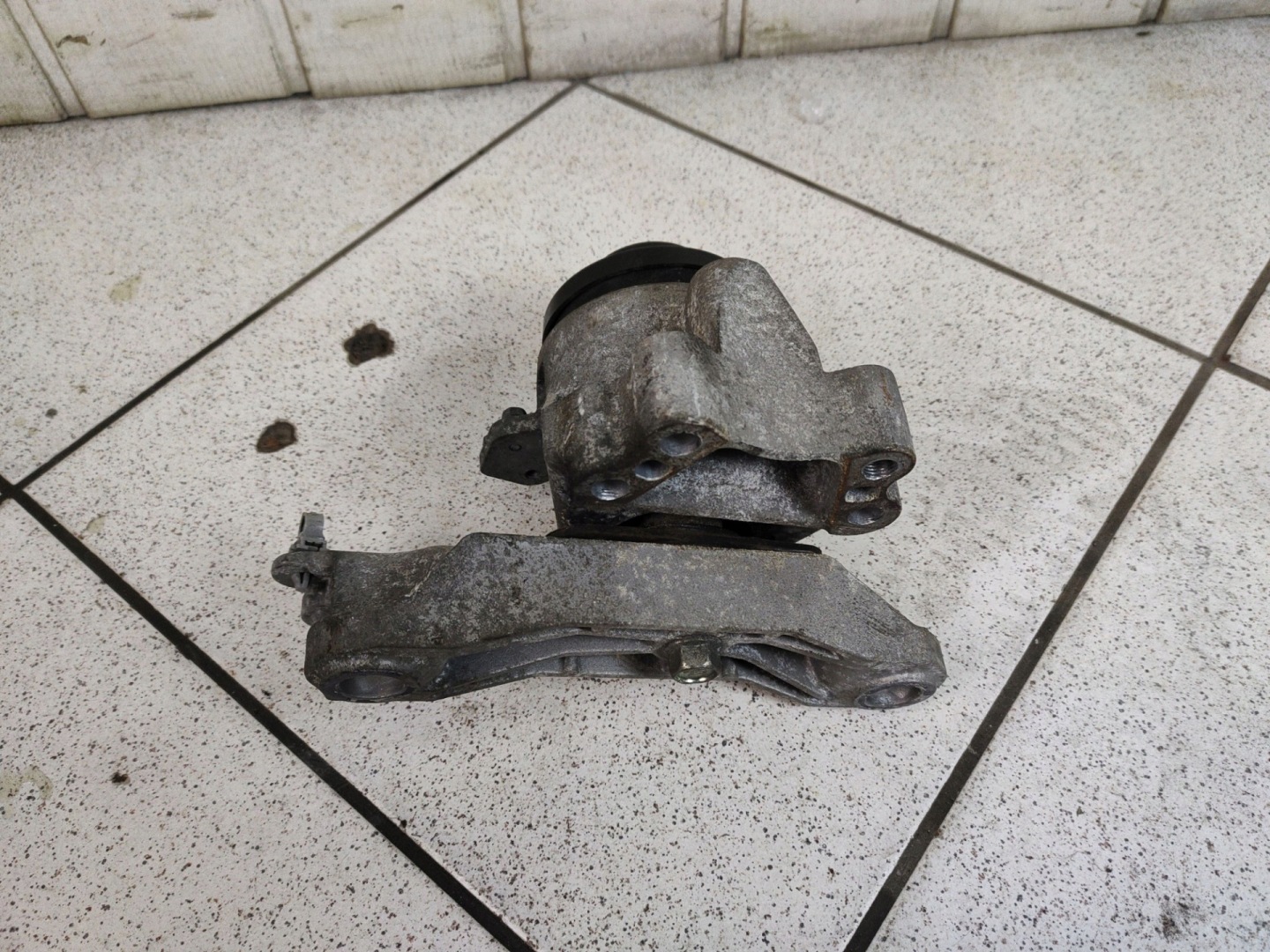 engine mount Mazda CX-9 facelift 2012