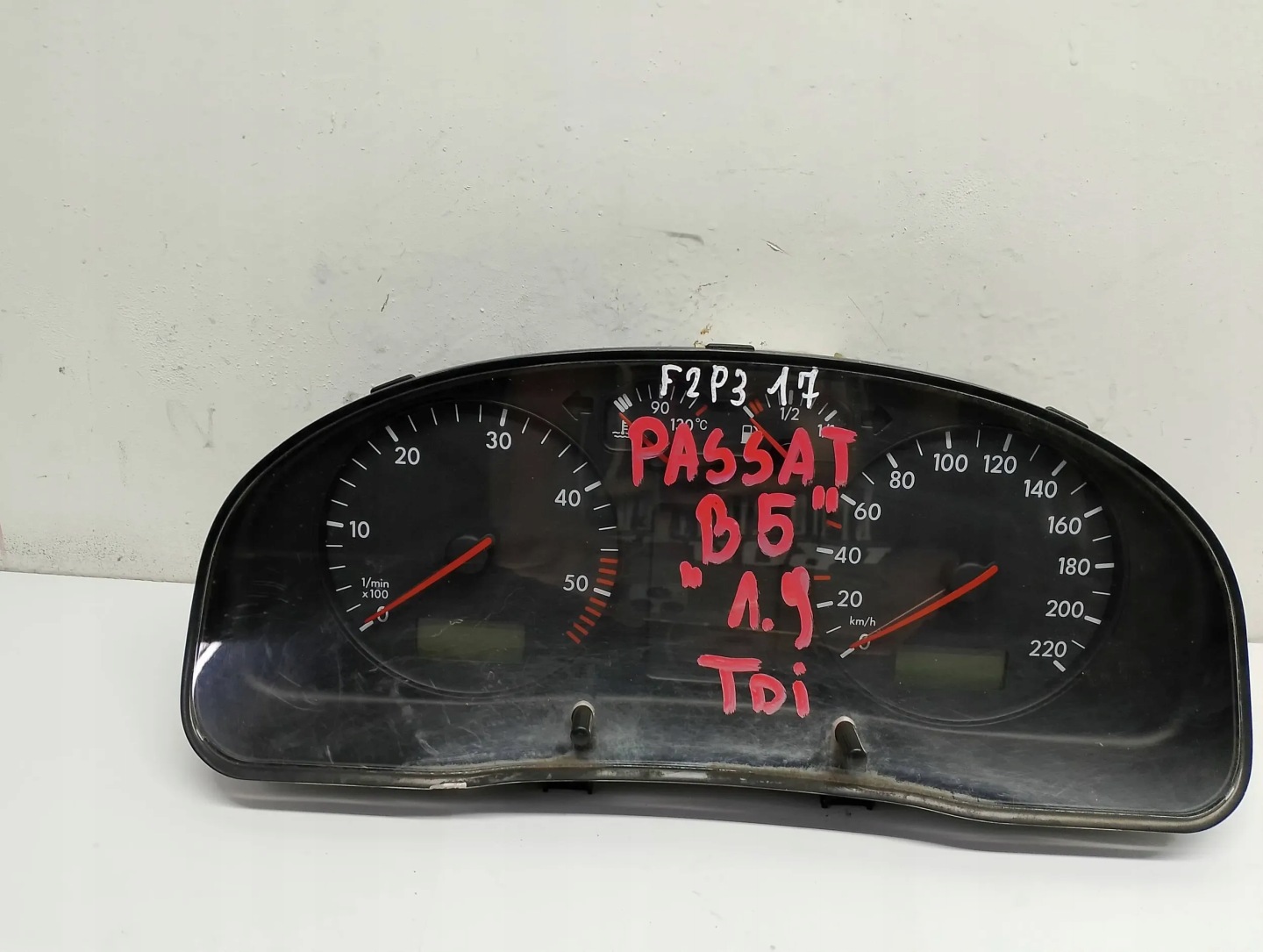 dials clock VOLKSWAGEN PASSAT B5 1.9 TDI 3B019861J