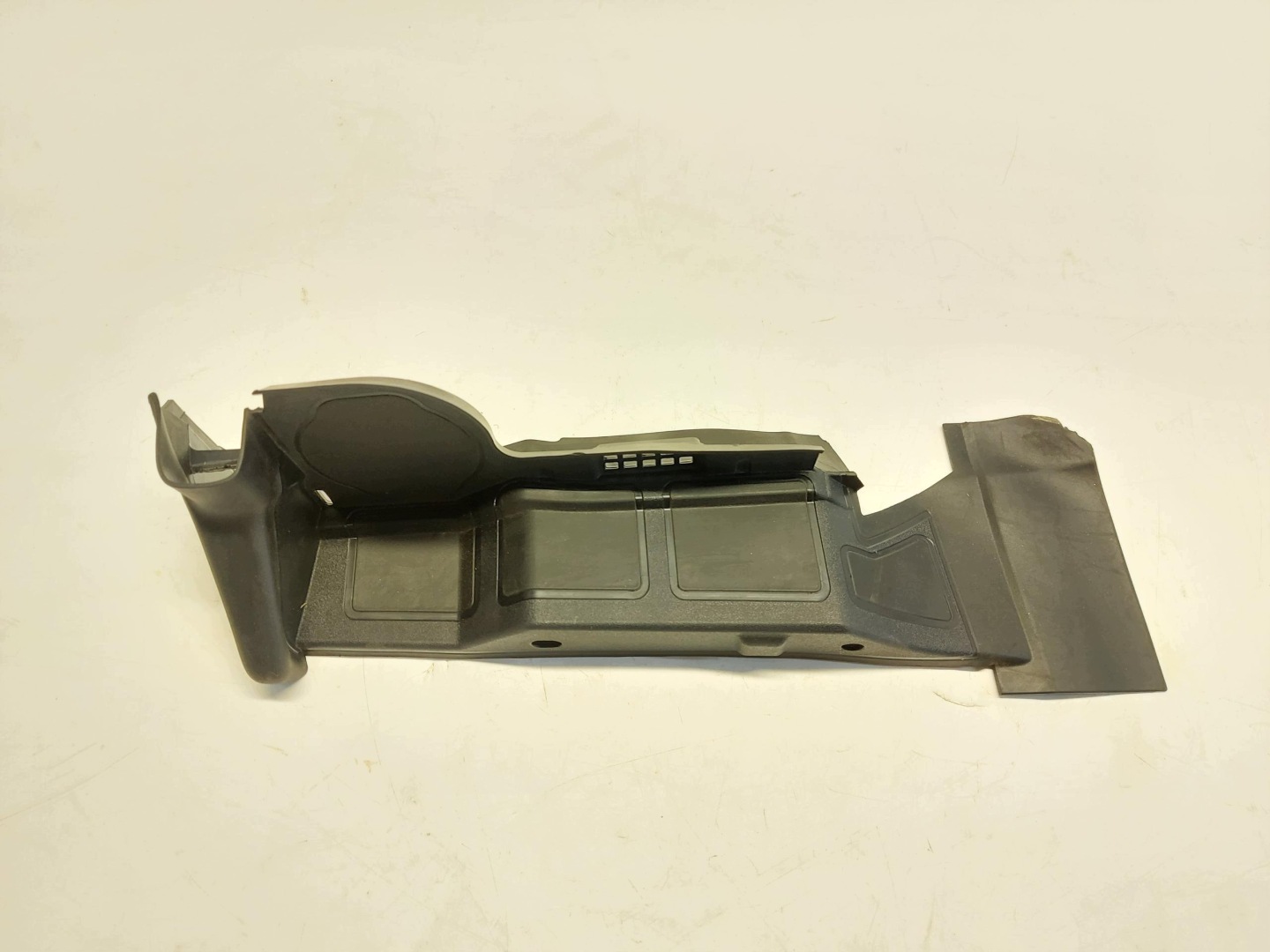 AUDI A5 8B3 AVANT kryt blatníku předek levá horn 8B3821169
