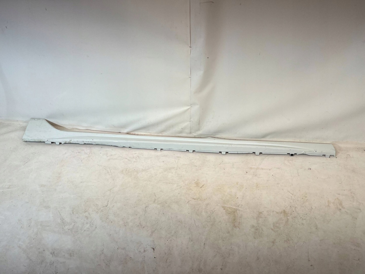 moulding threshold right original R LINE BIALA Volkswagen Golf VIII 5H0853856A