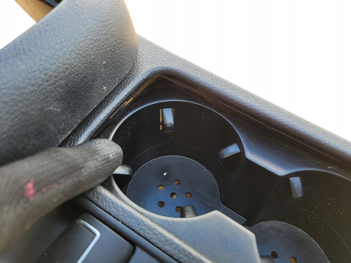 VW TIGUAN and LIFT 5N armrest leather TUNEL