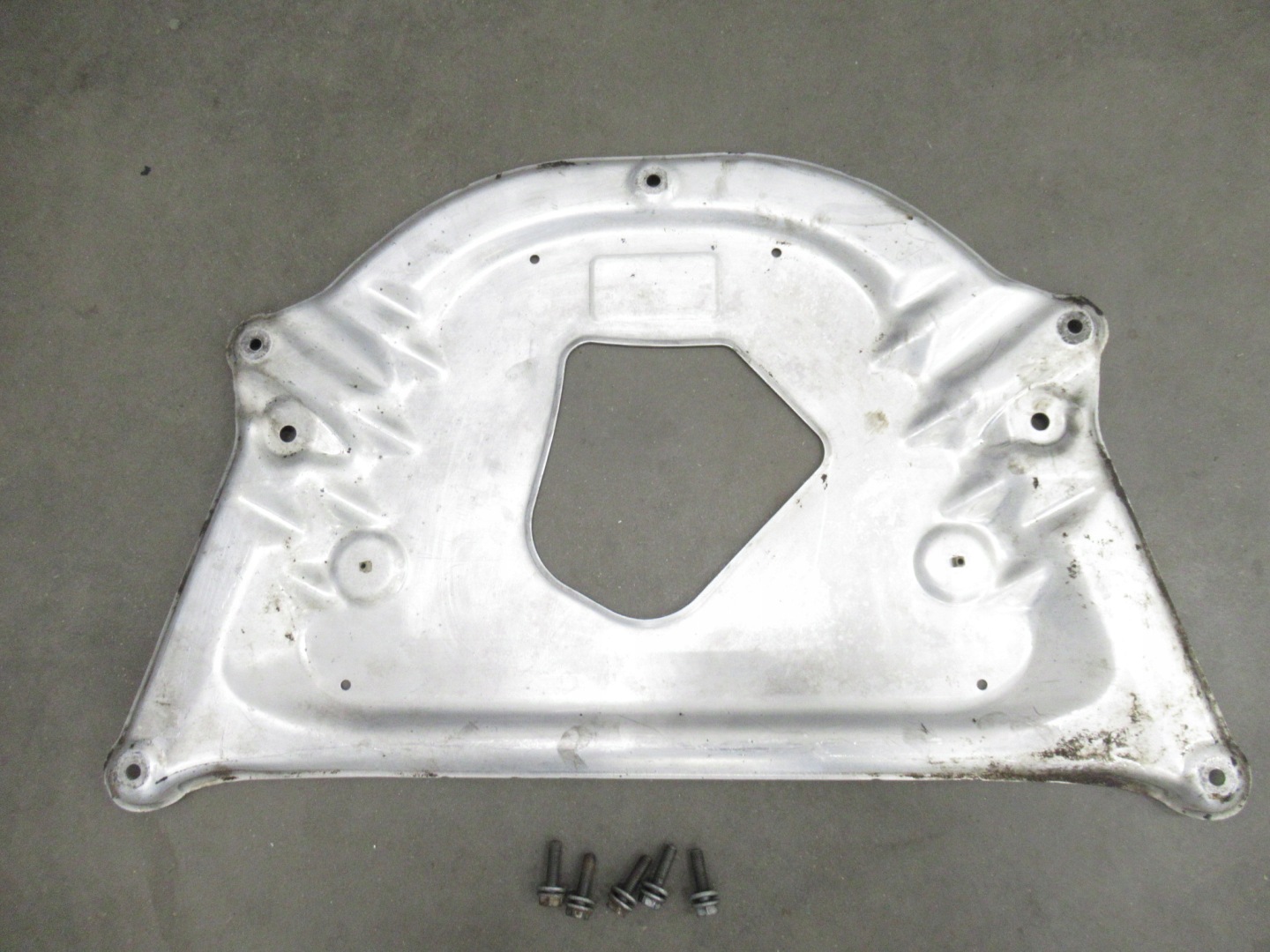 cover covering cover below engine BMW e60 e61 e63 e64 screws