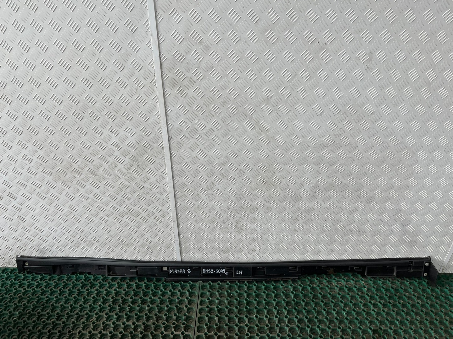 MAZDA 3 BM 13-17 moulding threshold left cap BHS2-B0491 LH OE