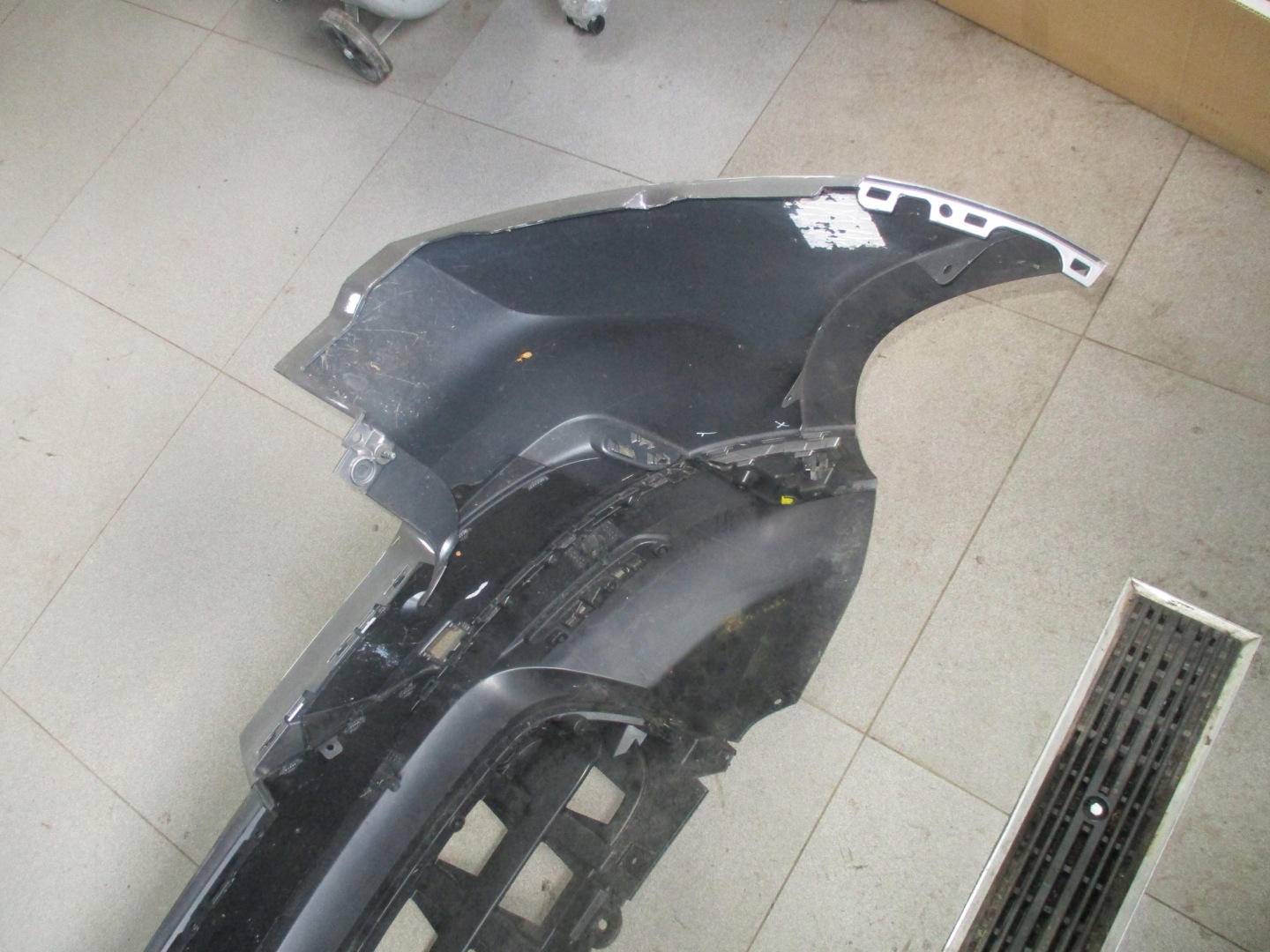 Paraurti posteriore Jaguar e Pace X 590 18r- 6 x PDC J9D3-17D781-A