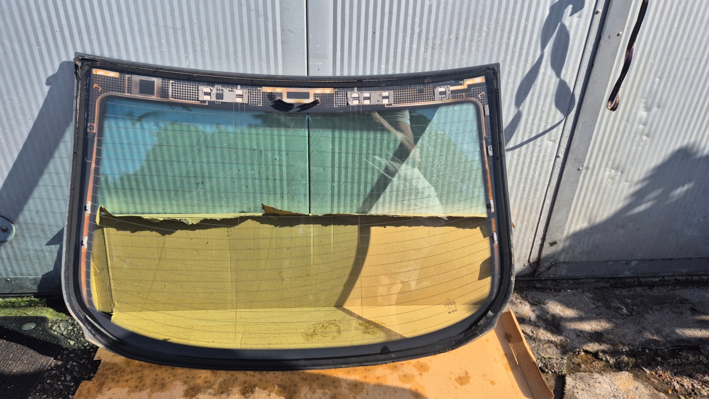 window rear part rear bodywork MERCEDES CLK W209 2007r green