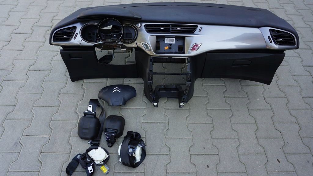 CITROEN C3 II - complete dashboard instrument panel console