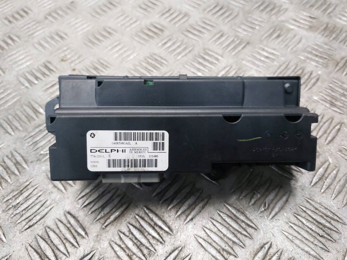 control panel of the window CHRYSLER PACIFICA and 04685980AE