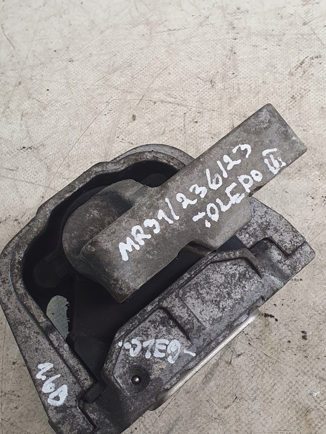 holder engine mount OE 1K0199262AL SEAT TOLEDO III 1.6B 05r.