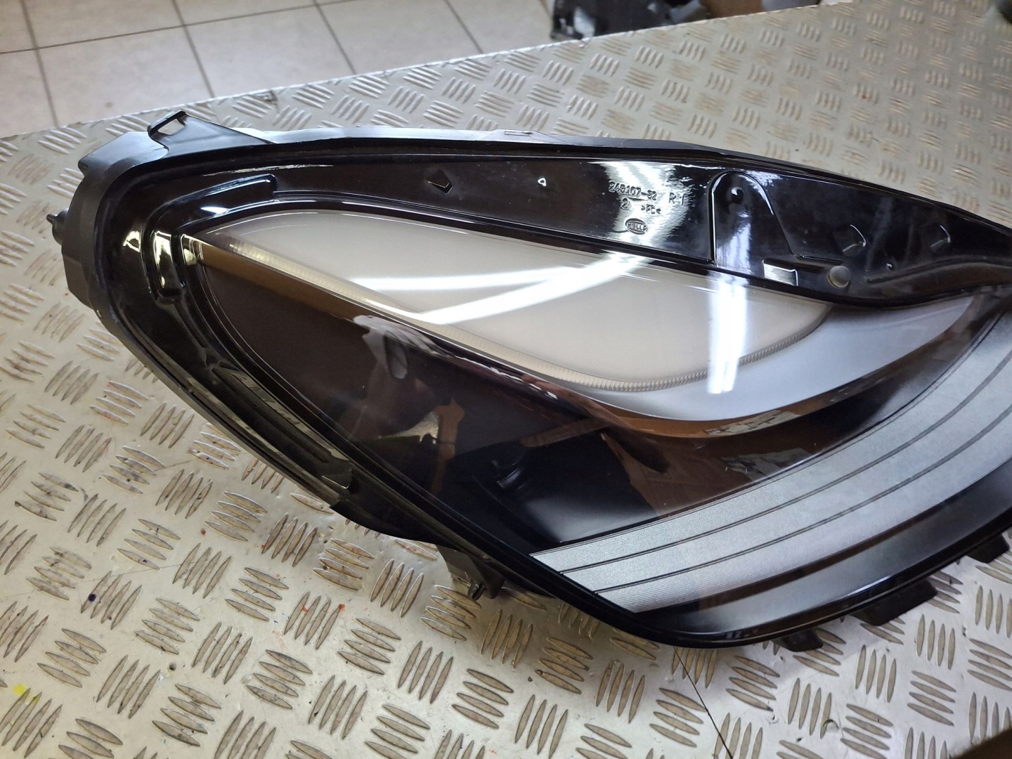 feu droit avant FULL LED TESLA 3 LIFT TESLA Y 2020R->