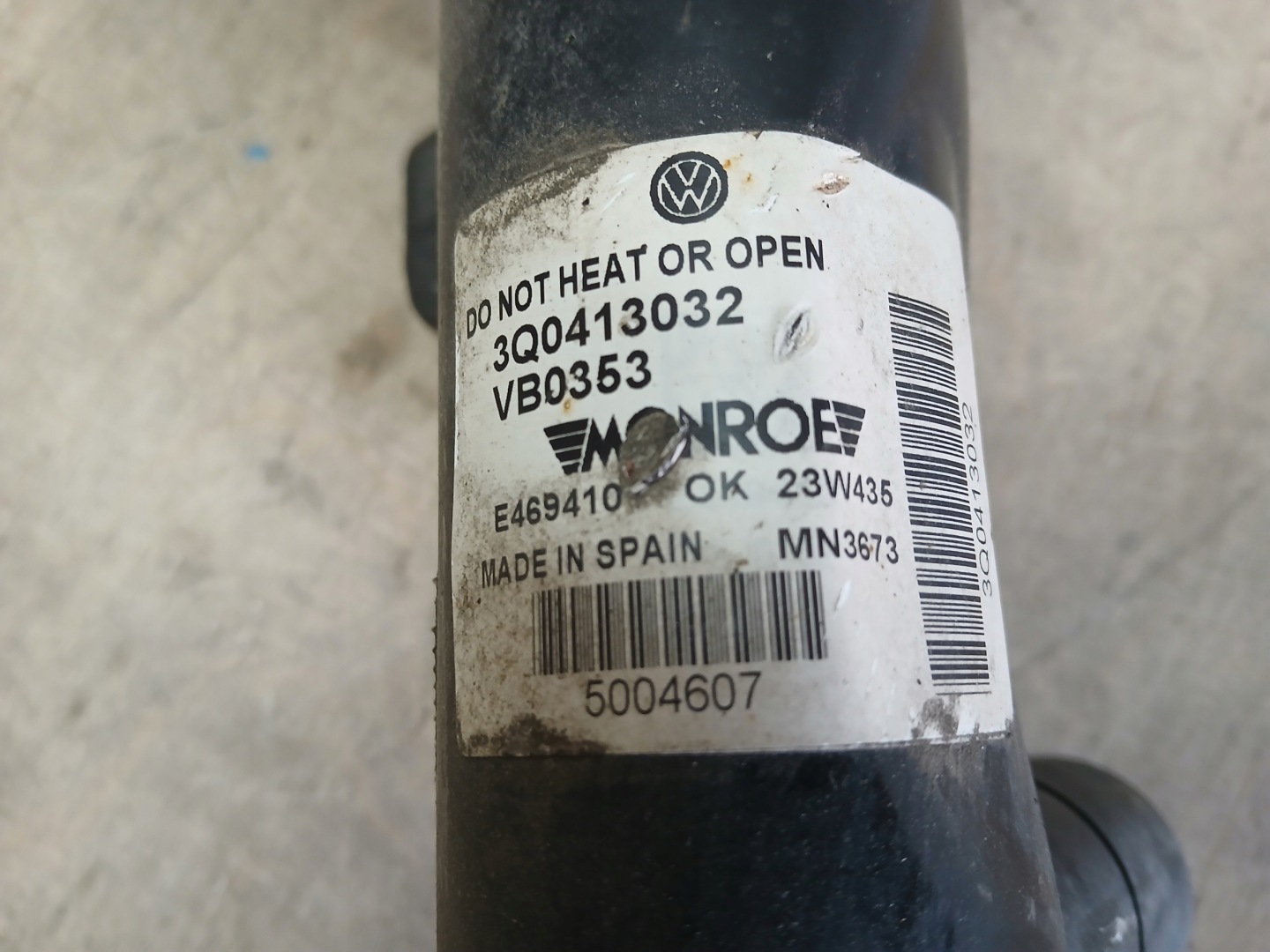 shock absorber front right VW SEAT AUDI 3Q0 3Q0413032