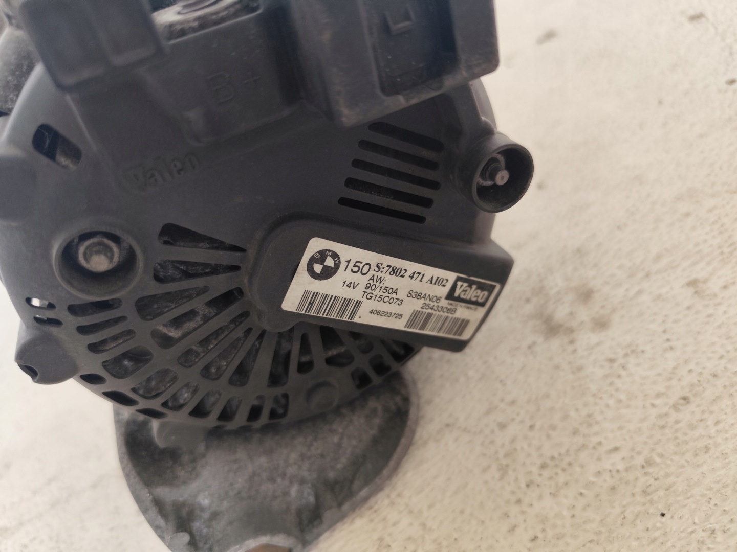 BMW E87 E90 E91 2.0D alternátor 7802471