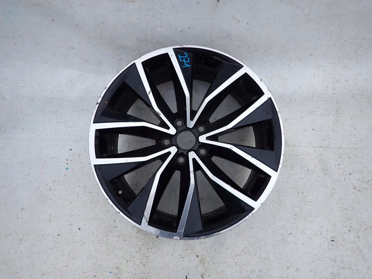 SEAT 575601025F 8Jx19 19" disk hliníkový