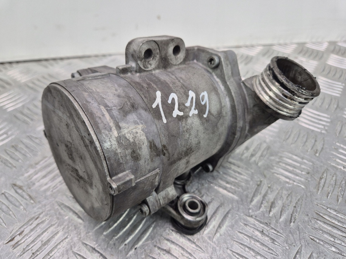 BMW 3 E92 E93 325i water pump 7583836 N52B25AF