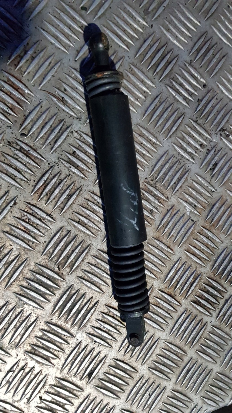 BMW E39 damper spring bonnet rear part of the rear
