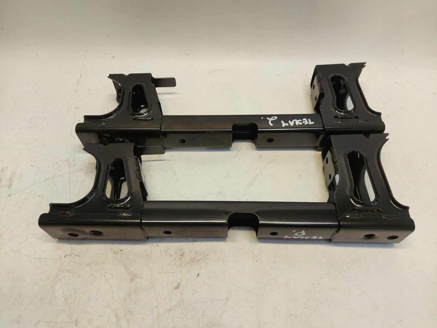 TESLA MODEL Y 2024r, Support Support plaque Siège 1490675-33-D