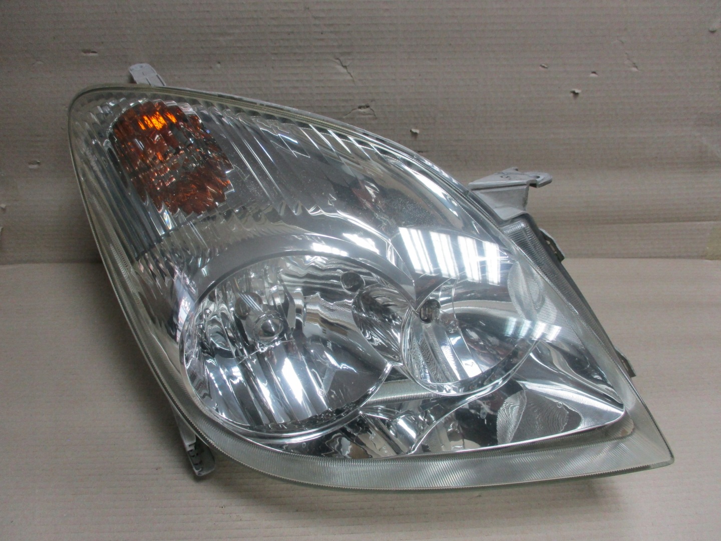 light front right Toyota Corolla Verso 01-04