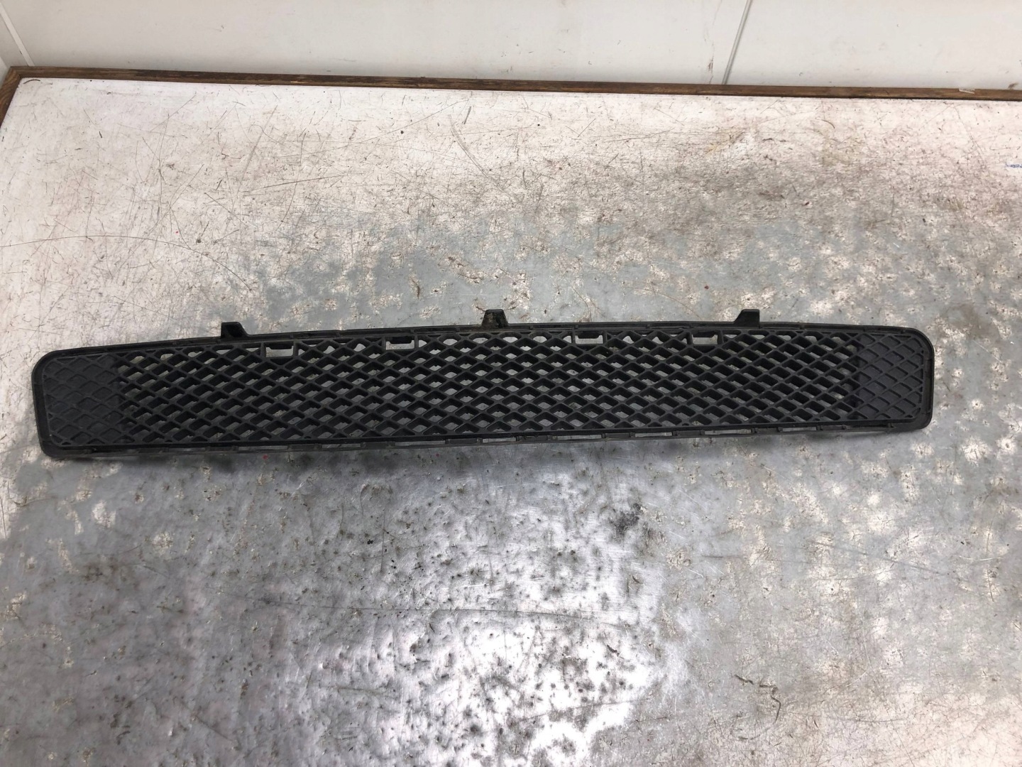 grid of a bumper front MERCEDES W204 A2048852123
