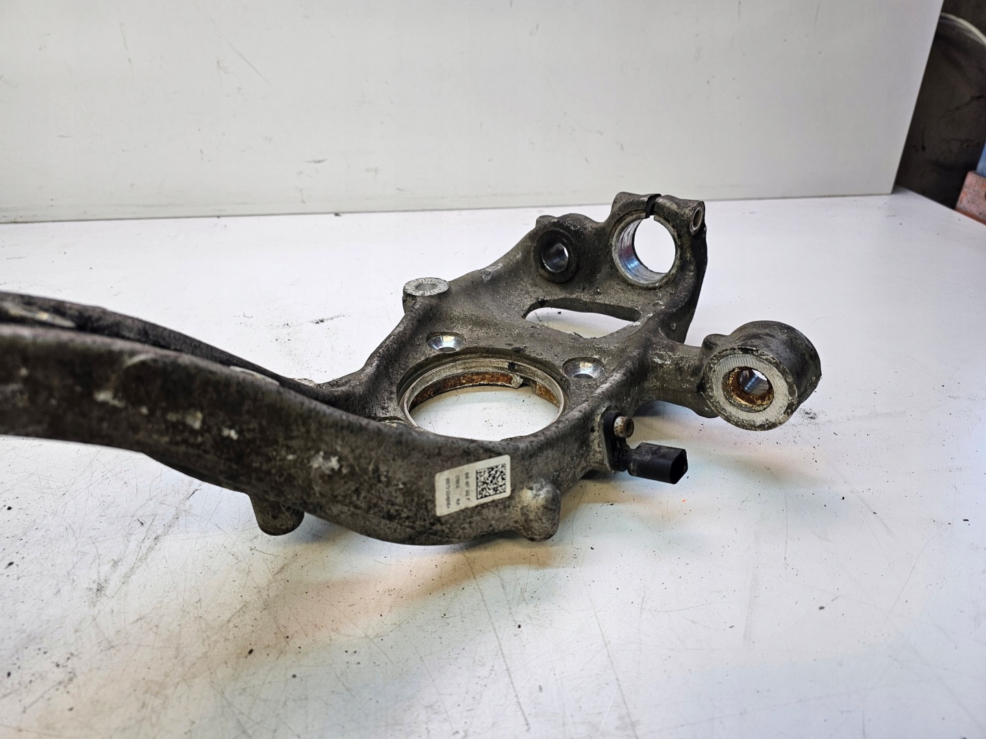 swing right front AUDI A4 B9 A5 Q5 8W0407560