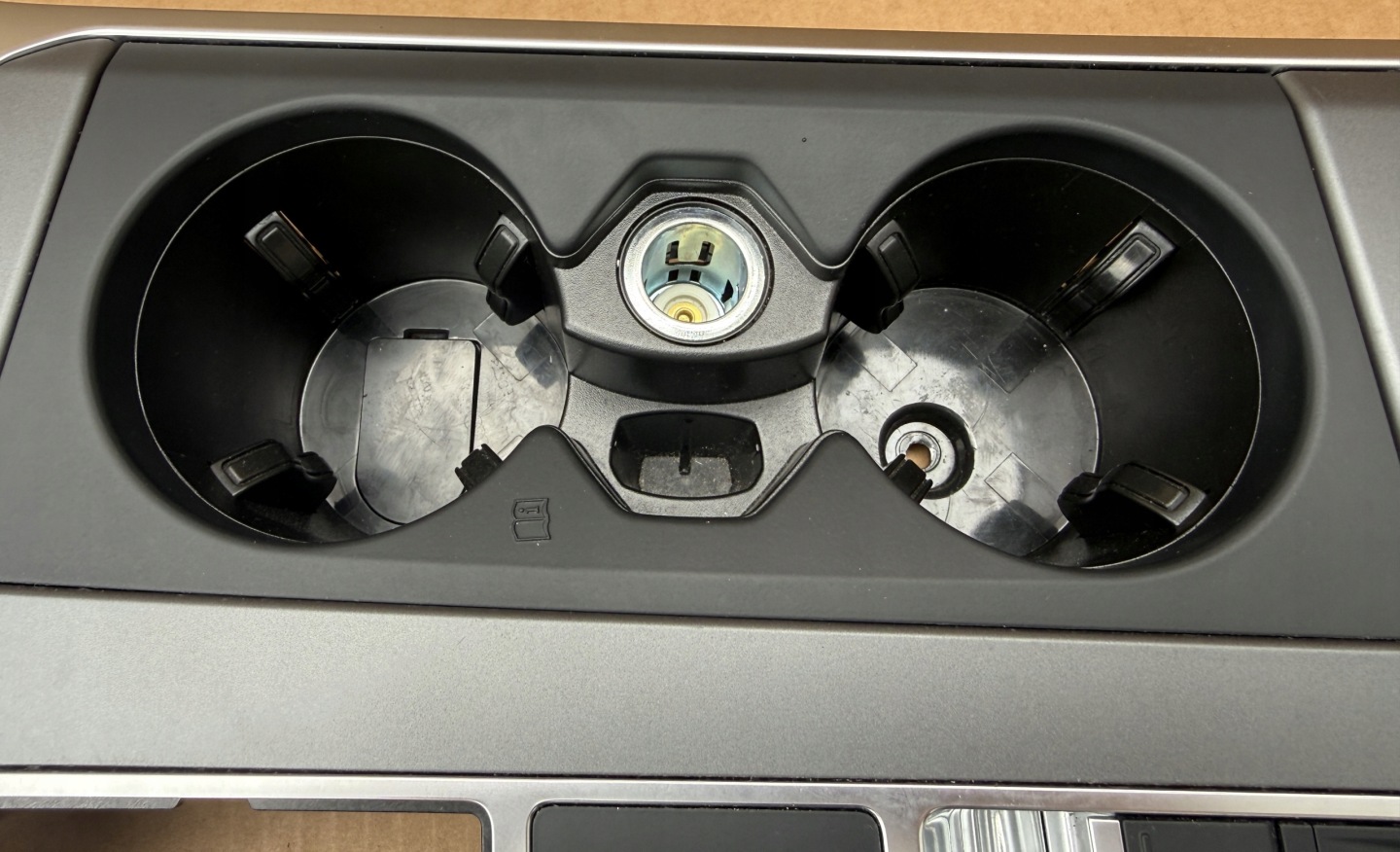 DEKOR consoles TUNELU AUDI A6 C8 4K1864261 original