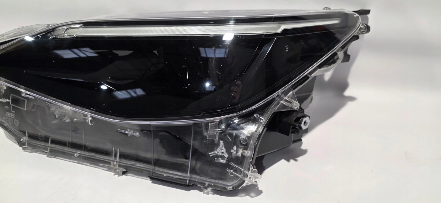 light left front lens LED TOYOTA YARIS CROSS 20- original E