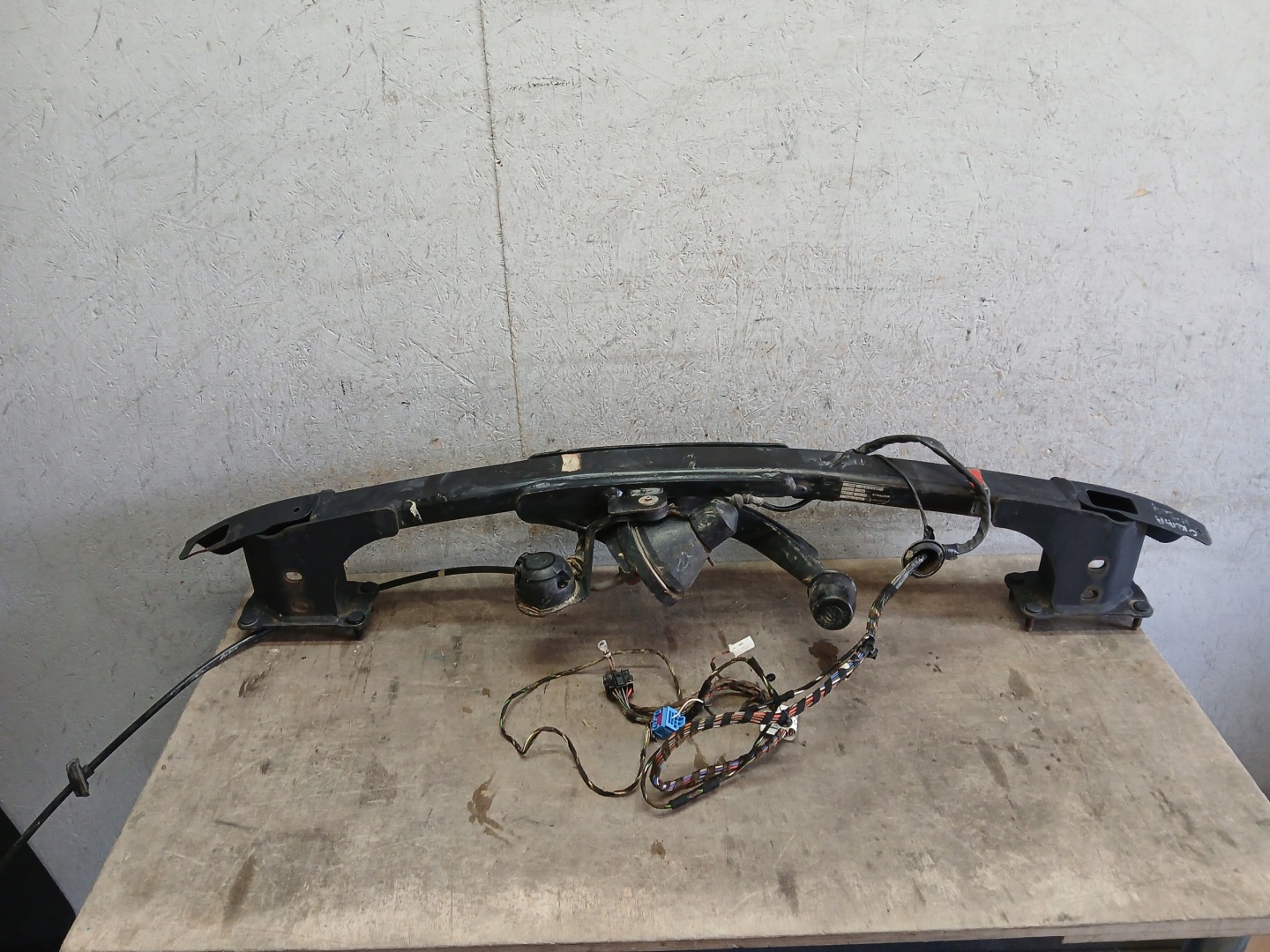 tow MERCEDES C KLASA W204 A2043100400