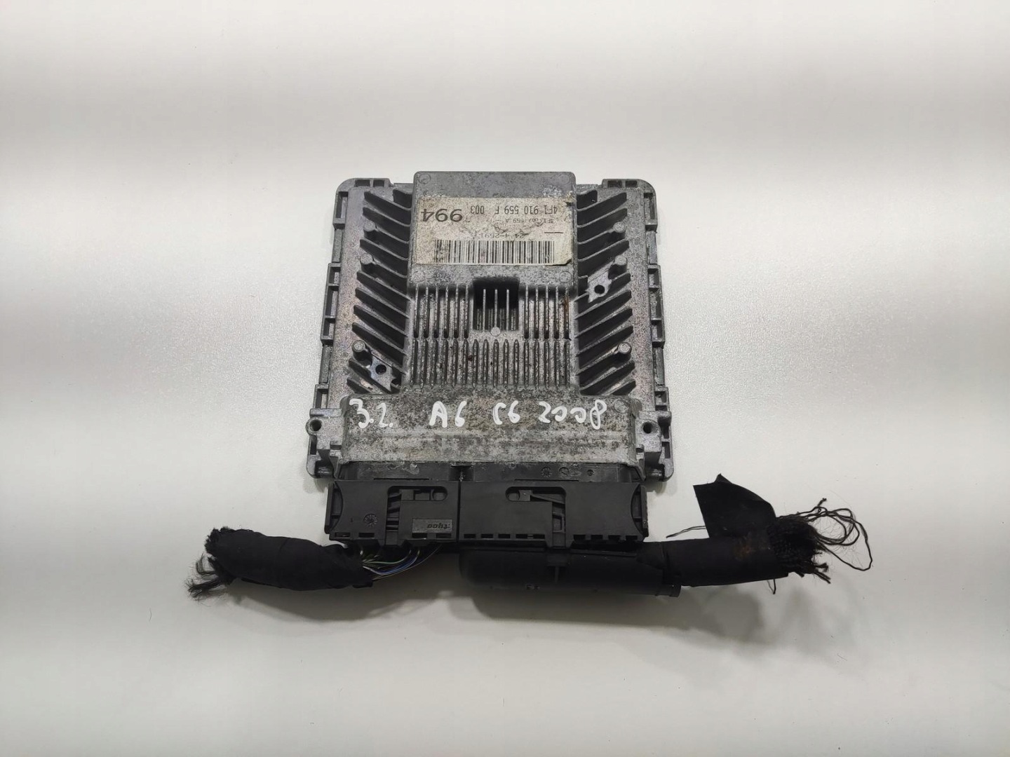 control unit computer of the engine AUDI A6 C6 3.2 FSI 2004-2008 4F1907559A