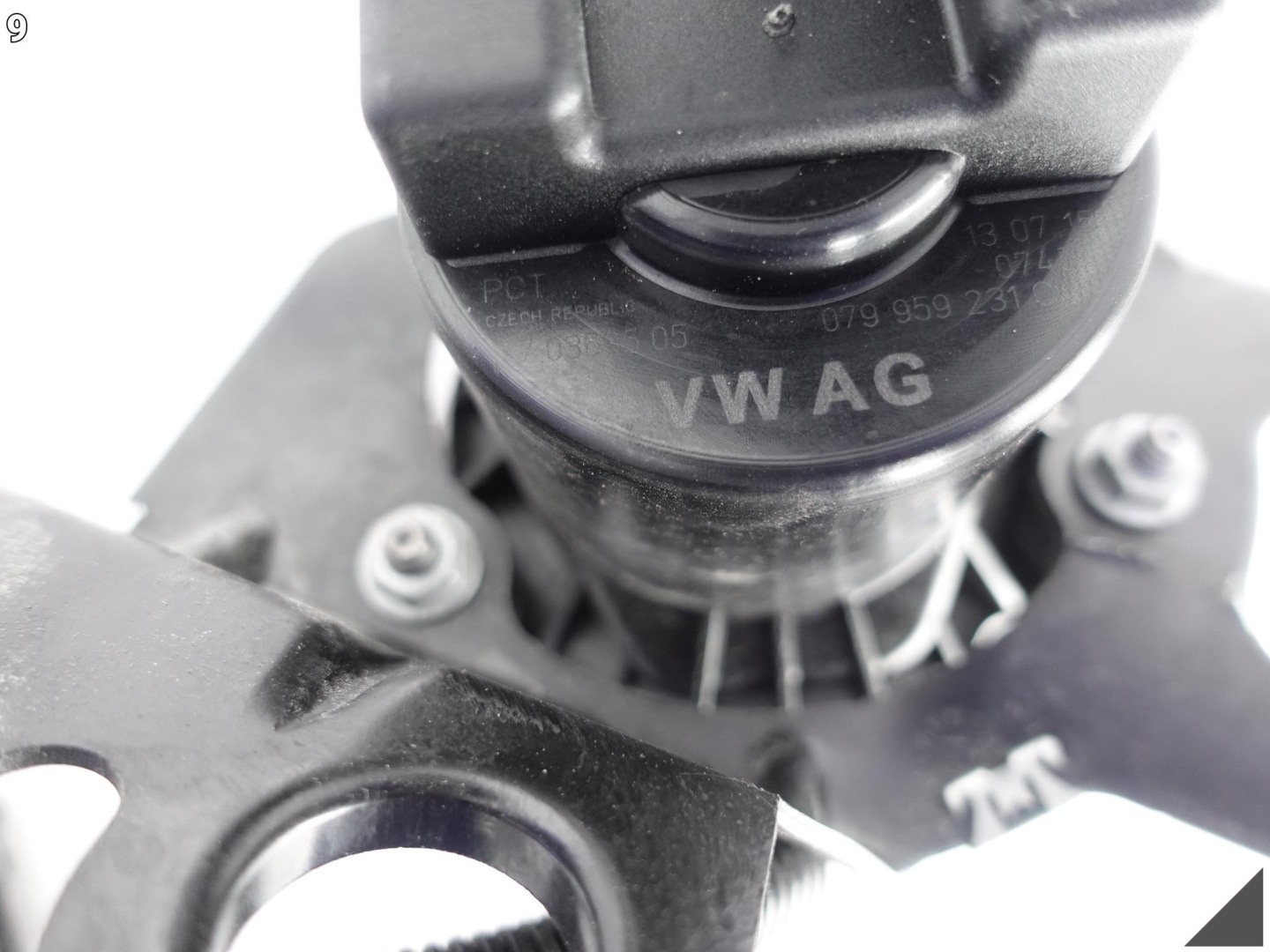 AUDI A8 S8 4H0 D4 bracket+pump air WTORNEGO