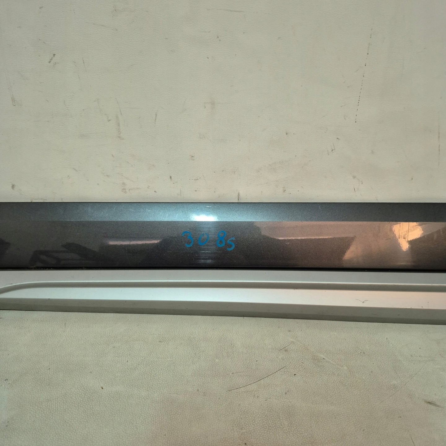 AUDI Q5 II 80A 17r. -> moulding cap door left front front 80A853959