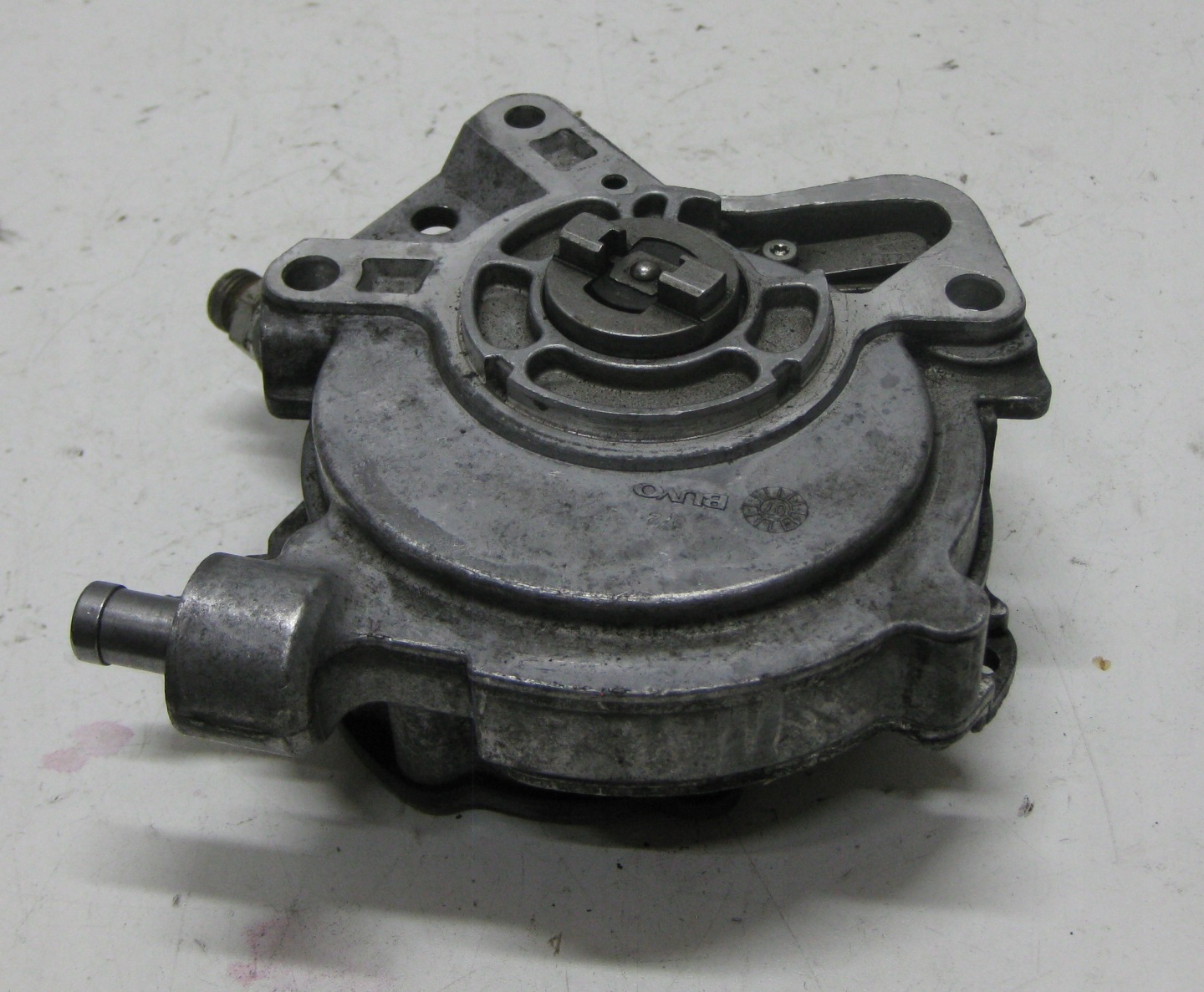 VW TRANSPORTER T5 2.5TDI pump vacual WACUM 070145209J