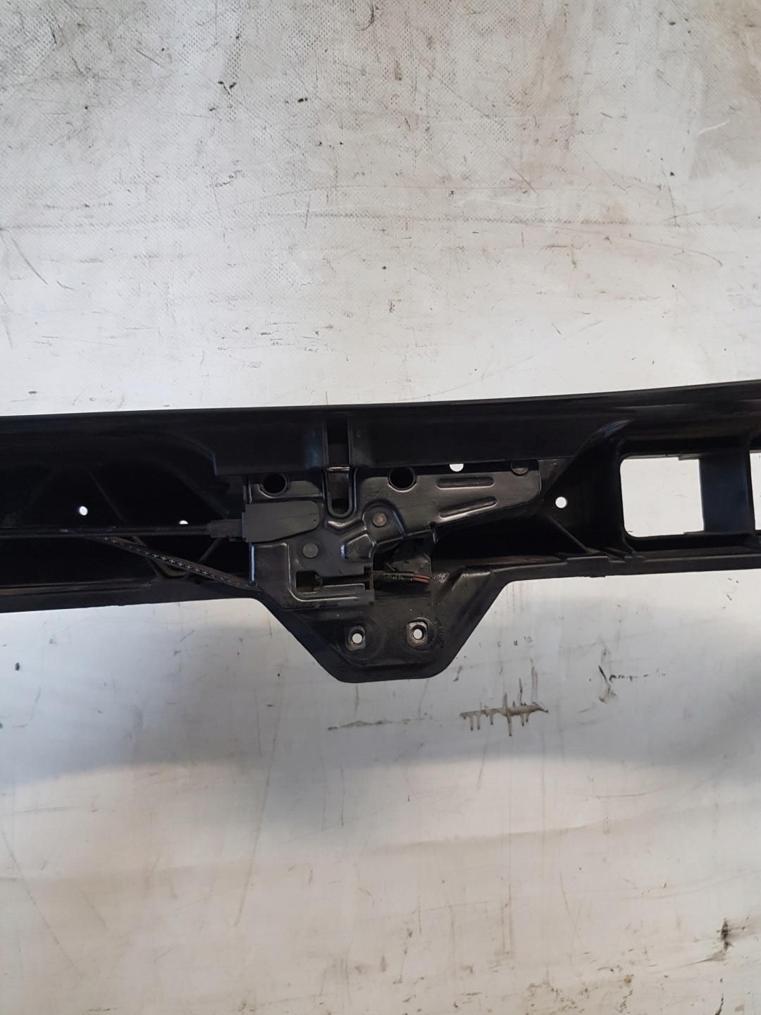 support panel for radiators pillar iron 4F0805594 AUDI A6C6 2.4 V6 KOMBI