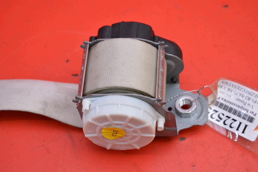 Gurten Sicherheits rechts heck 34163779B VW PASSAT B8 14-22
