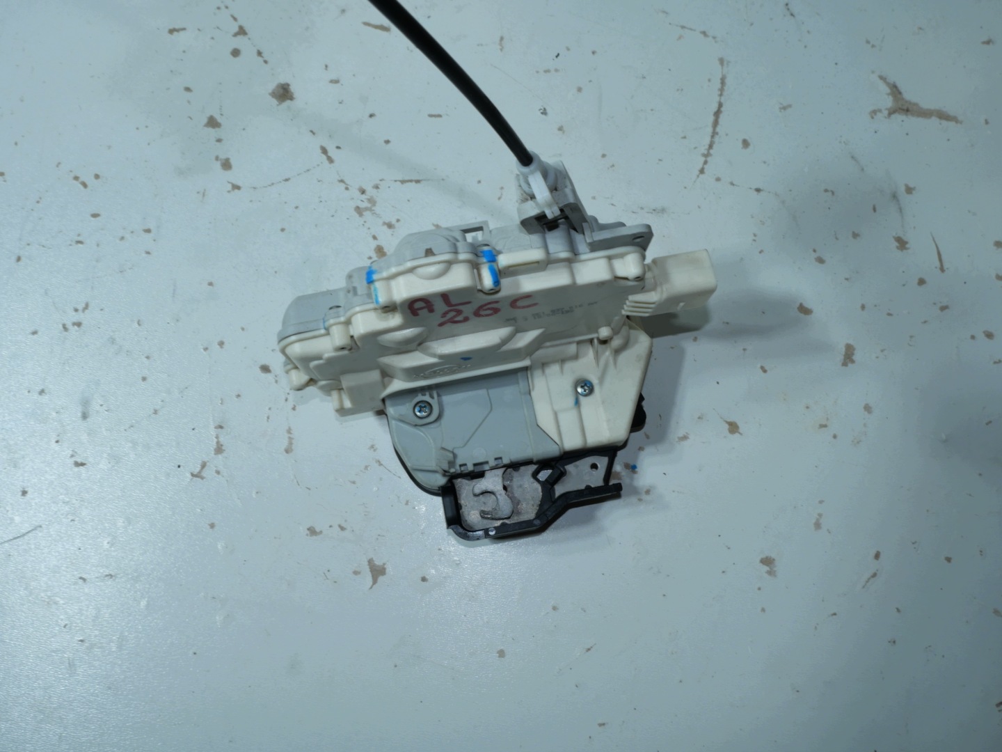 zámok dvere AUDI A4 B7 8E1837016AA