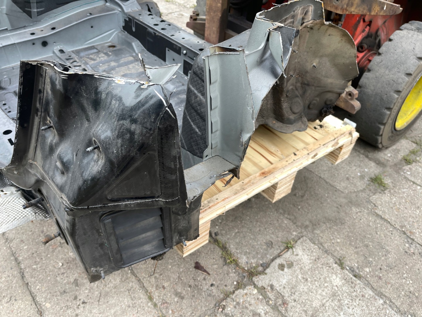 BMW F45 Active Tourer sump rear panel sump quarter 668