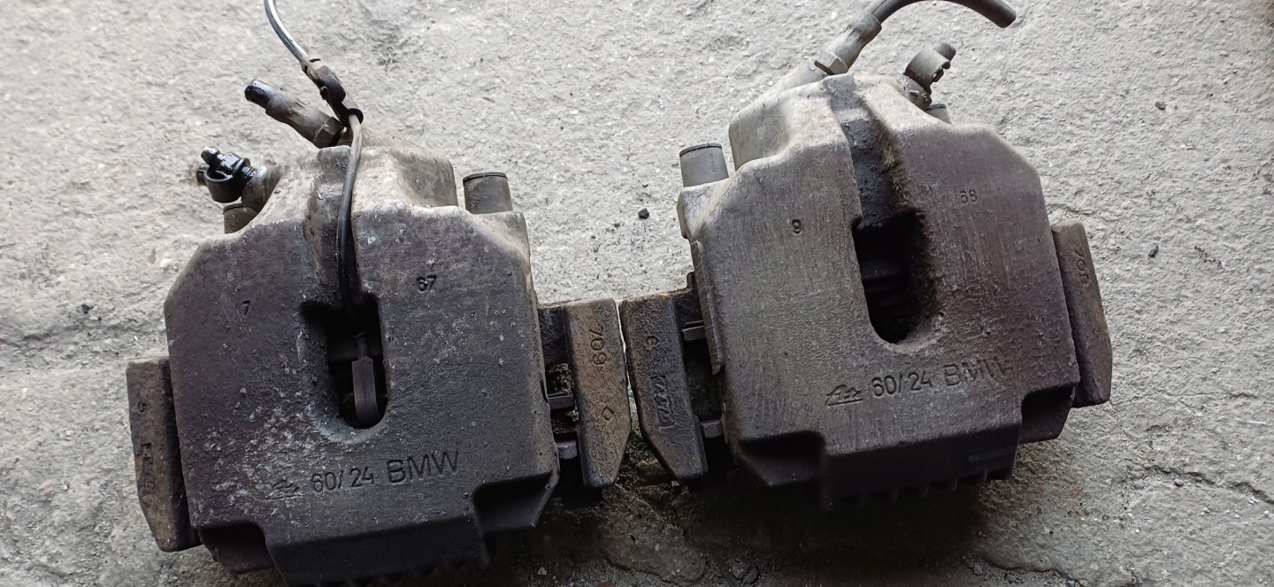 BMW E60 E61 Bremssattel Bremse Sattel Brems- links oder rechts heck 60/24