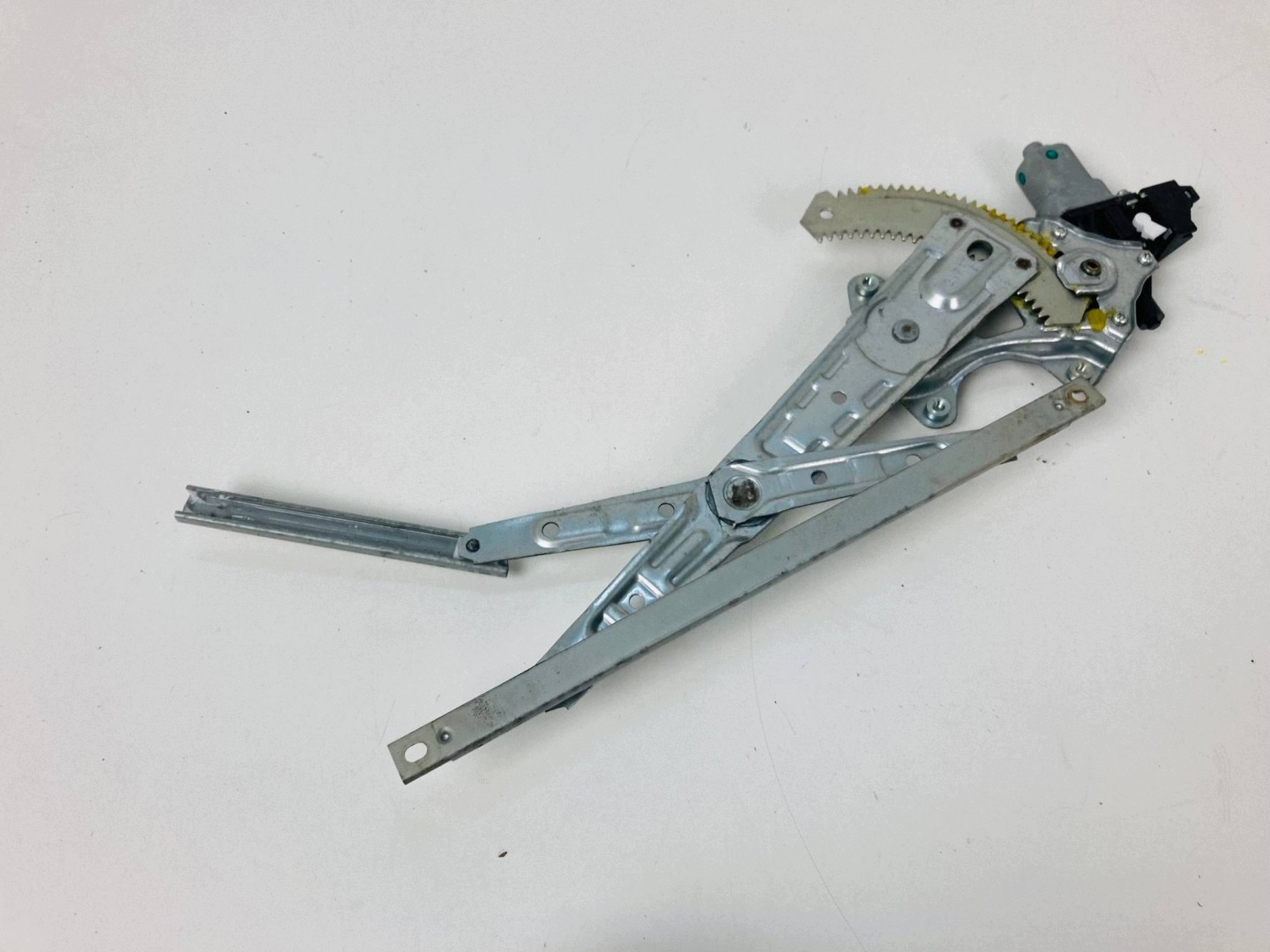 Mercedes-Benz X-class W470 window regulator right rear part