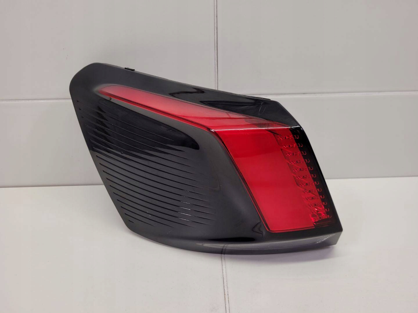 light rear left side Peugeot 3008 2 2019 9810477180