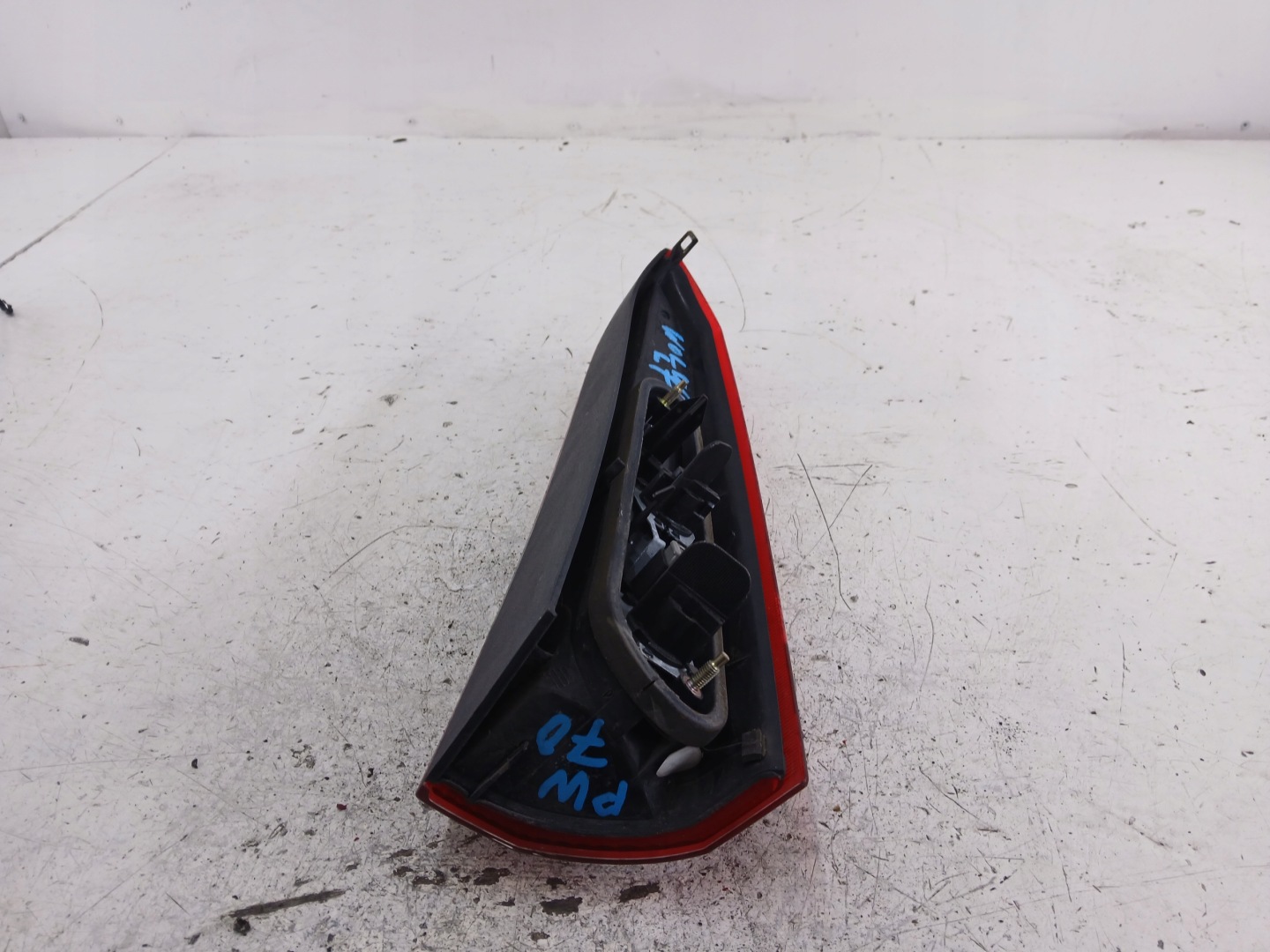 VOLVO V70 II light left rear part upper