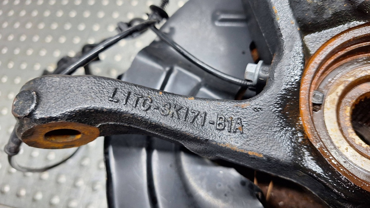 otoč čepu kotouč levý předek L1TC-3K171-B1A FORD PUMA MK2