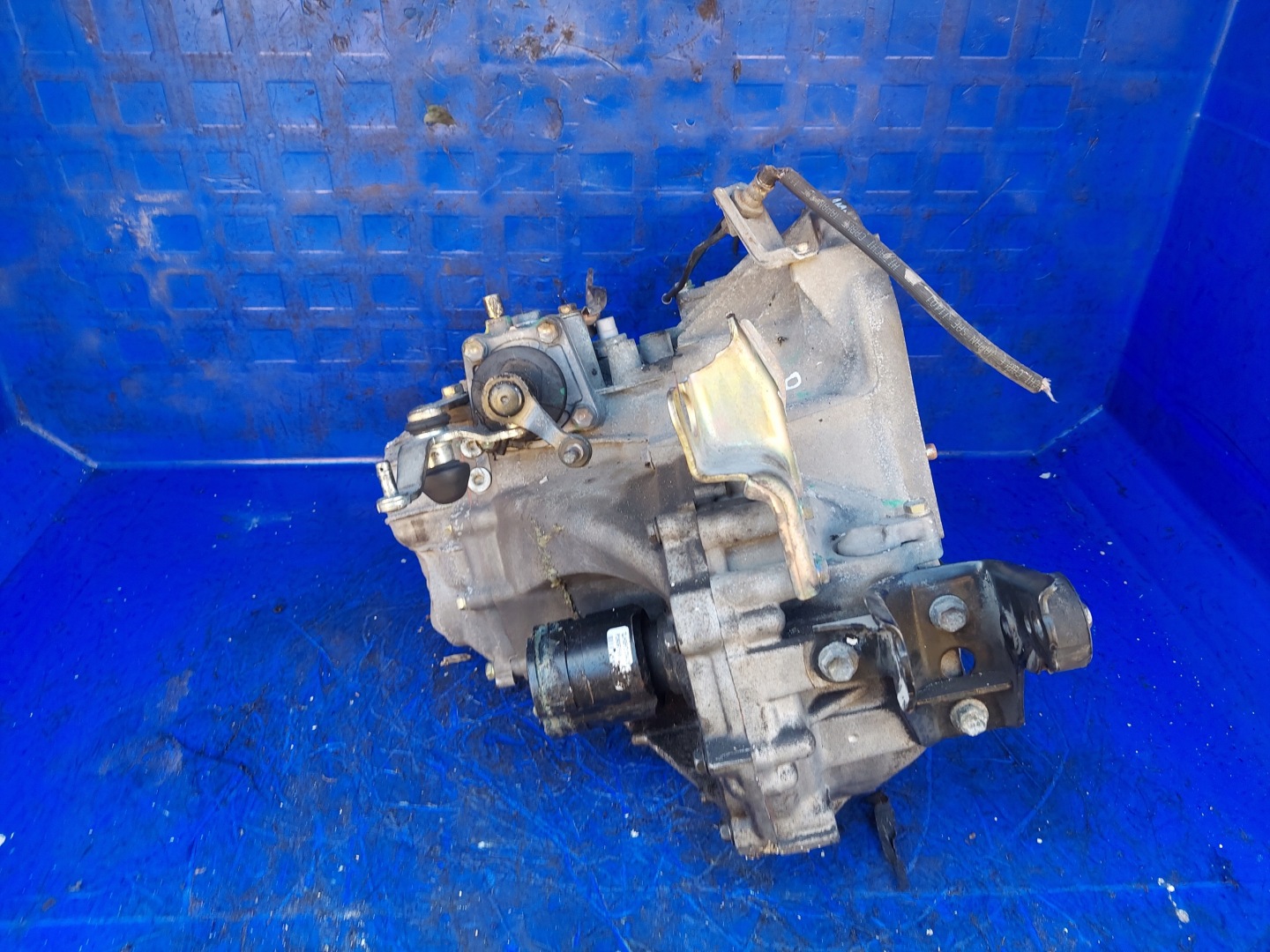 Getriebe YARIS II 1.3 B 311150D020 Benzin