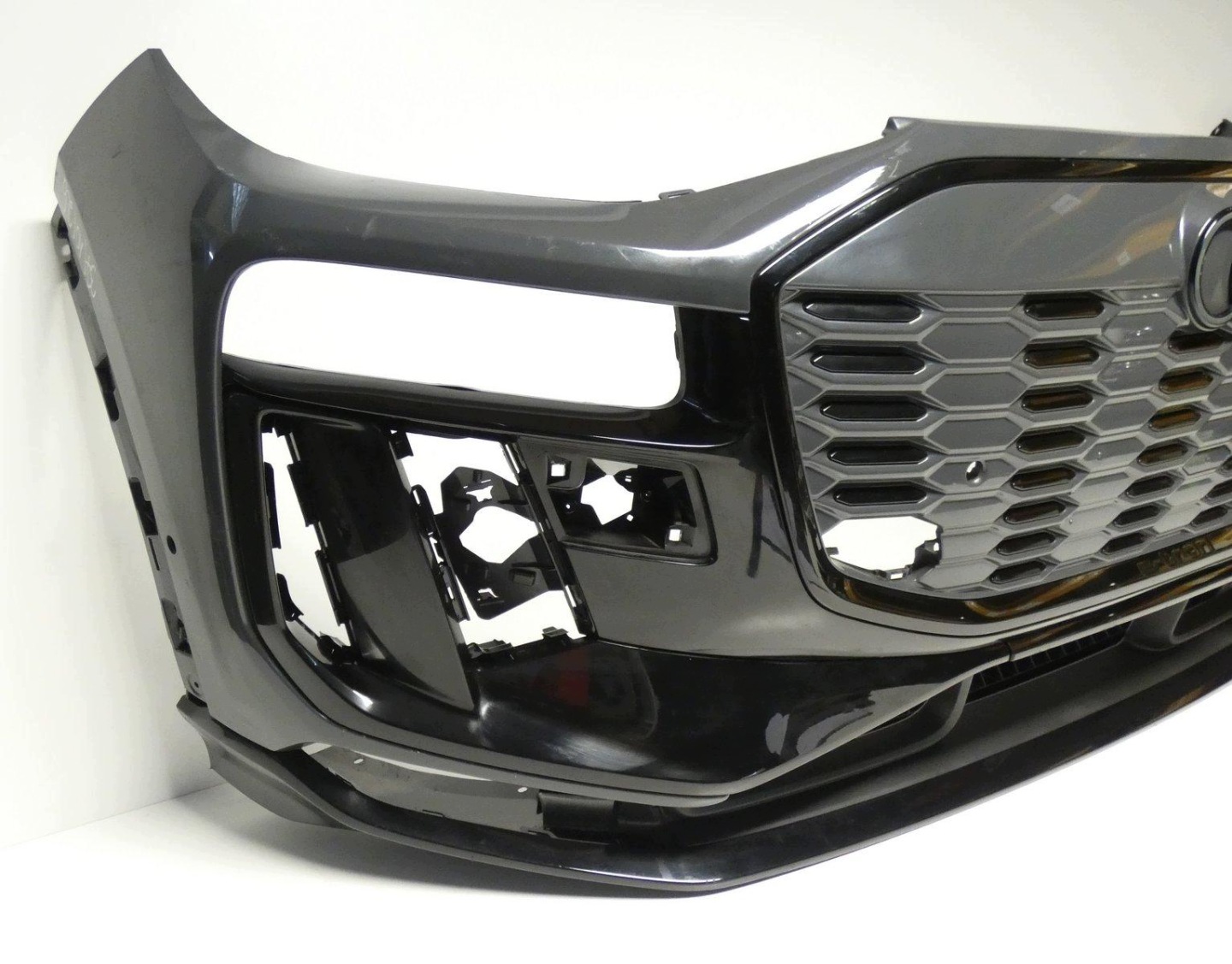 AUDI Q6 E-TRON S-LINE 85H807437B below 6 PDC washer 2024- front bumper