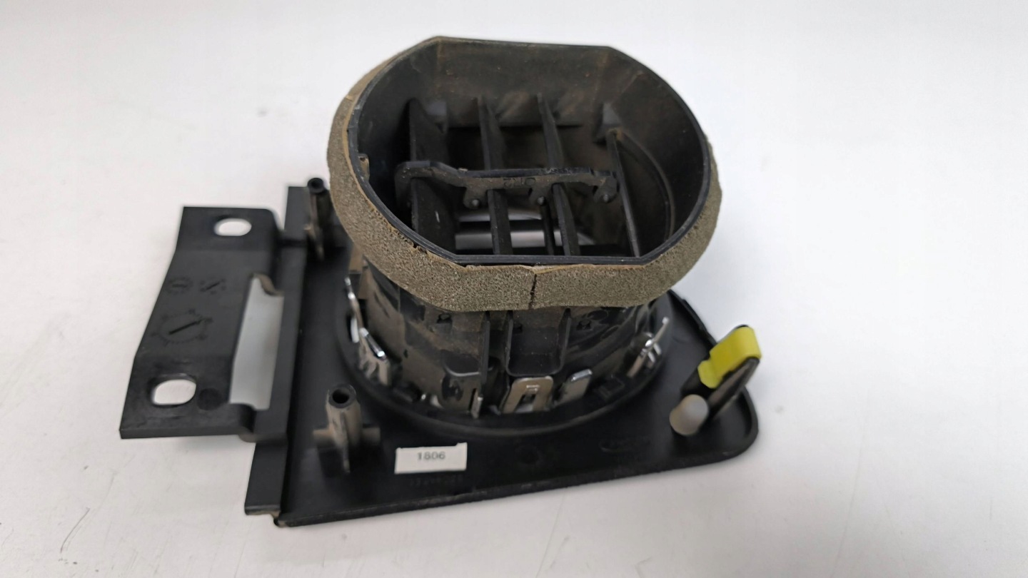 Ford Mustang V 10-14 grid air conditioning devices side of the dashboard