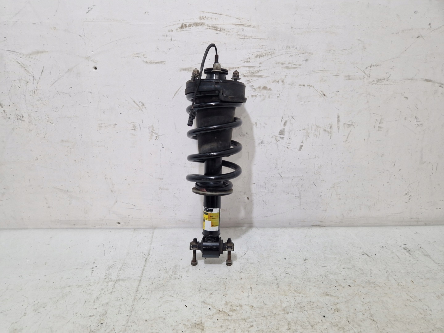 CADILLAC ESCALADE IV 15- 6.2 V8 shock absorber front spring 84977478